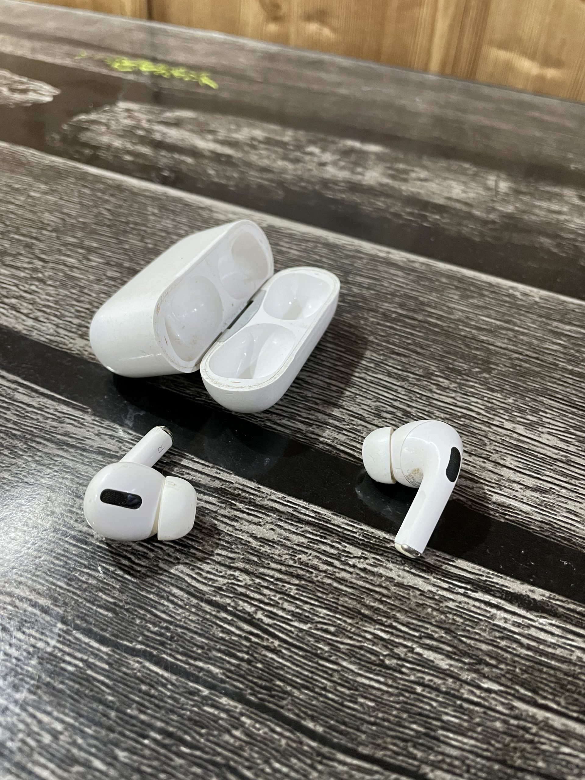 Premium Wireless AirPods Pro with Wireless Charging Case – High-Fidelity Sound & Active Noise Cancellation - Image 2